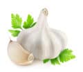 Ajo fresco con hojas verdes y un diente de ajo, ideal para cocina saludable y orgánica en huerto.bio.