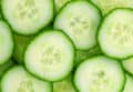 Rodajas de pepino fresco, saludable y ecológico, ideal para ensaladas y snacks, cultivado en huertos orgánicos bio.