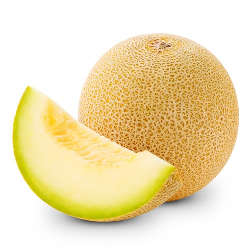 Jocote amarillo completo con una rodaja en primer plano, fruta tropical fresca y jugosa para una dieta saludable.