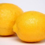 Limoneros frescos y saludables cultivados de forma ecológica en Huerto.Bio, producción sostenible y orgánica, ideales para una alimentación saludable y natural.