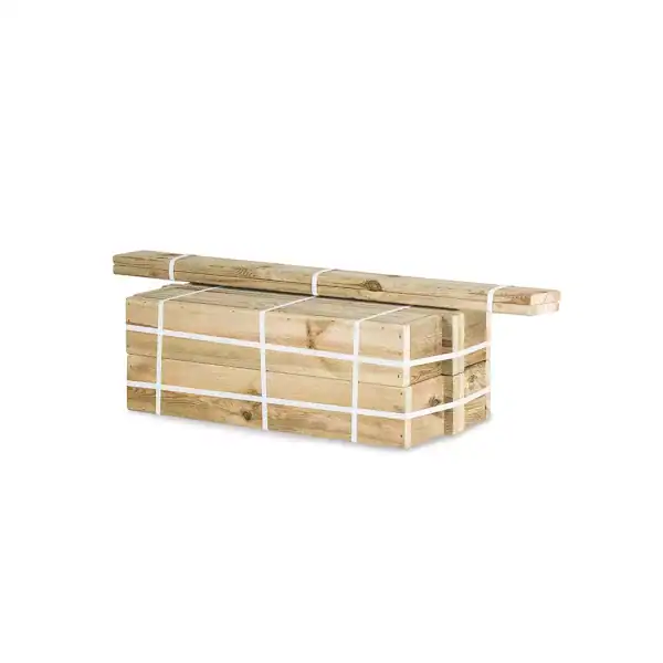 Tablero de madera natural para huerto en jardín ecológico instalación rural ecológica cultivo sostenible.