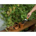 Transplante de plantas en macetas de barro para huerto urbano ecológico en huerto.bio.