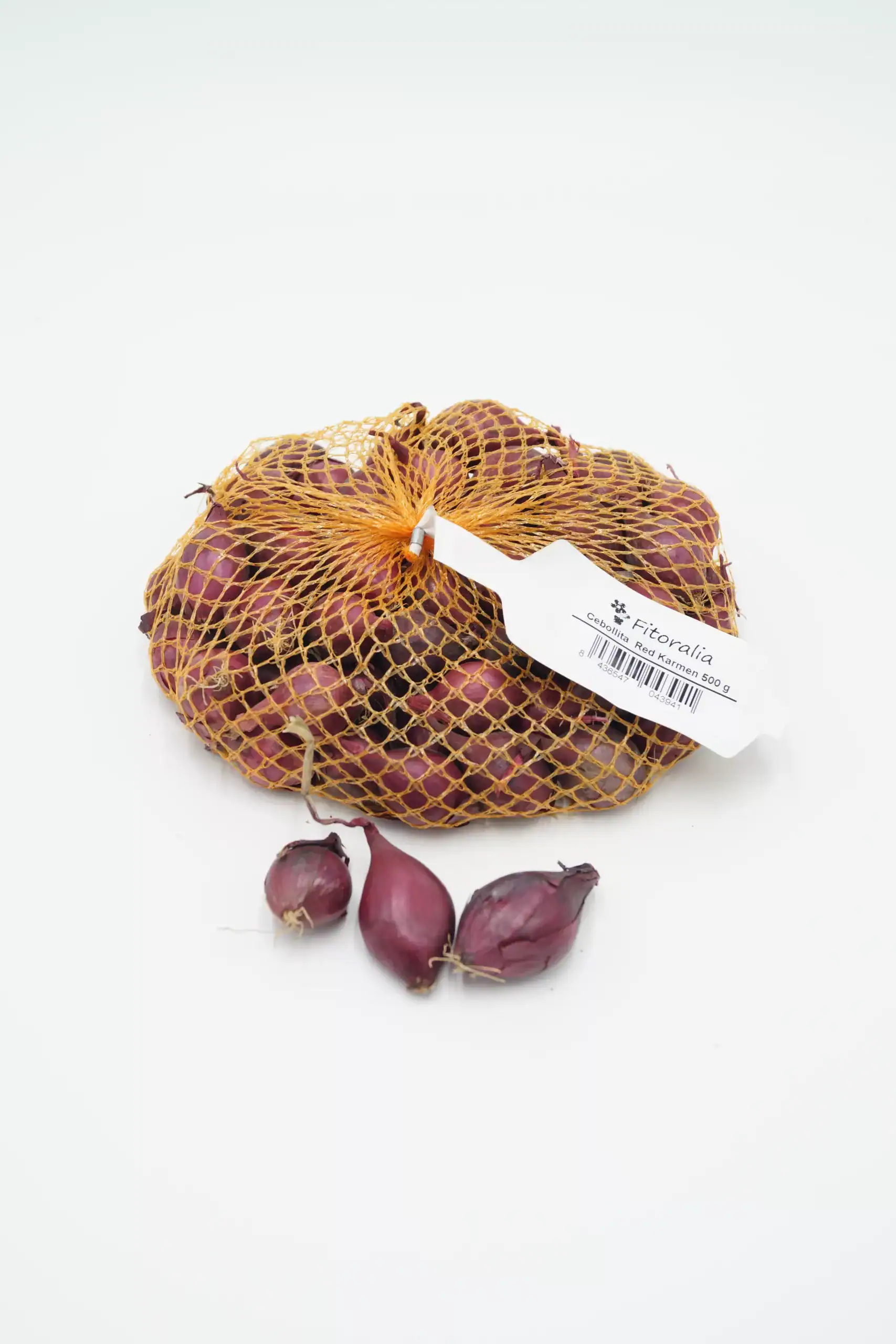 Cebollas rojas ecológicas de huerto bio en malla, saludables y frescas, ideal para cocinar platos tradicionales y ensaladas, cultivadas de forma sostenible y orgánica.