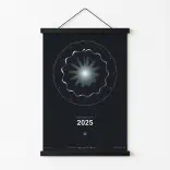 1. Póster del calendario lunar 2025 con diseño gráfico de la luna y elementos astronómicos para jardineros y amantes de la agricultura ecológica.