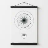 1. Reloj lunar para calendario 2025 con diseño minimalista y gráfico de fases lunares en blanco y negro, ideal para agricultura ecológica y jardinería bio.